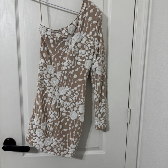 Dress the Population One-Shoulder Floral Mini Dress in White and Tan - Picture 5 of 15